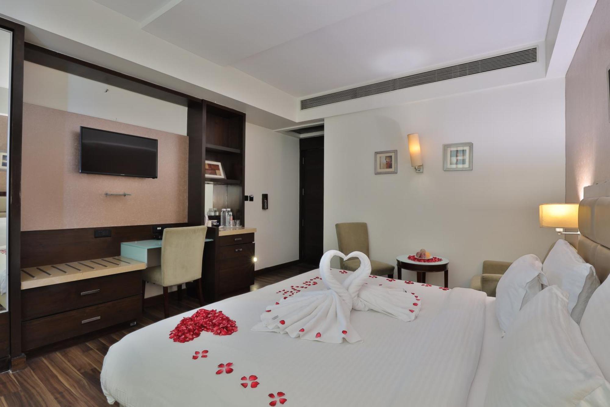 Krios Hotel - Near Sg Highway, Ahmedabad Ngoại thất bức ảnh