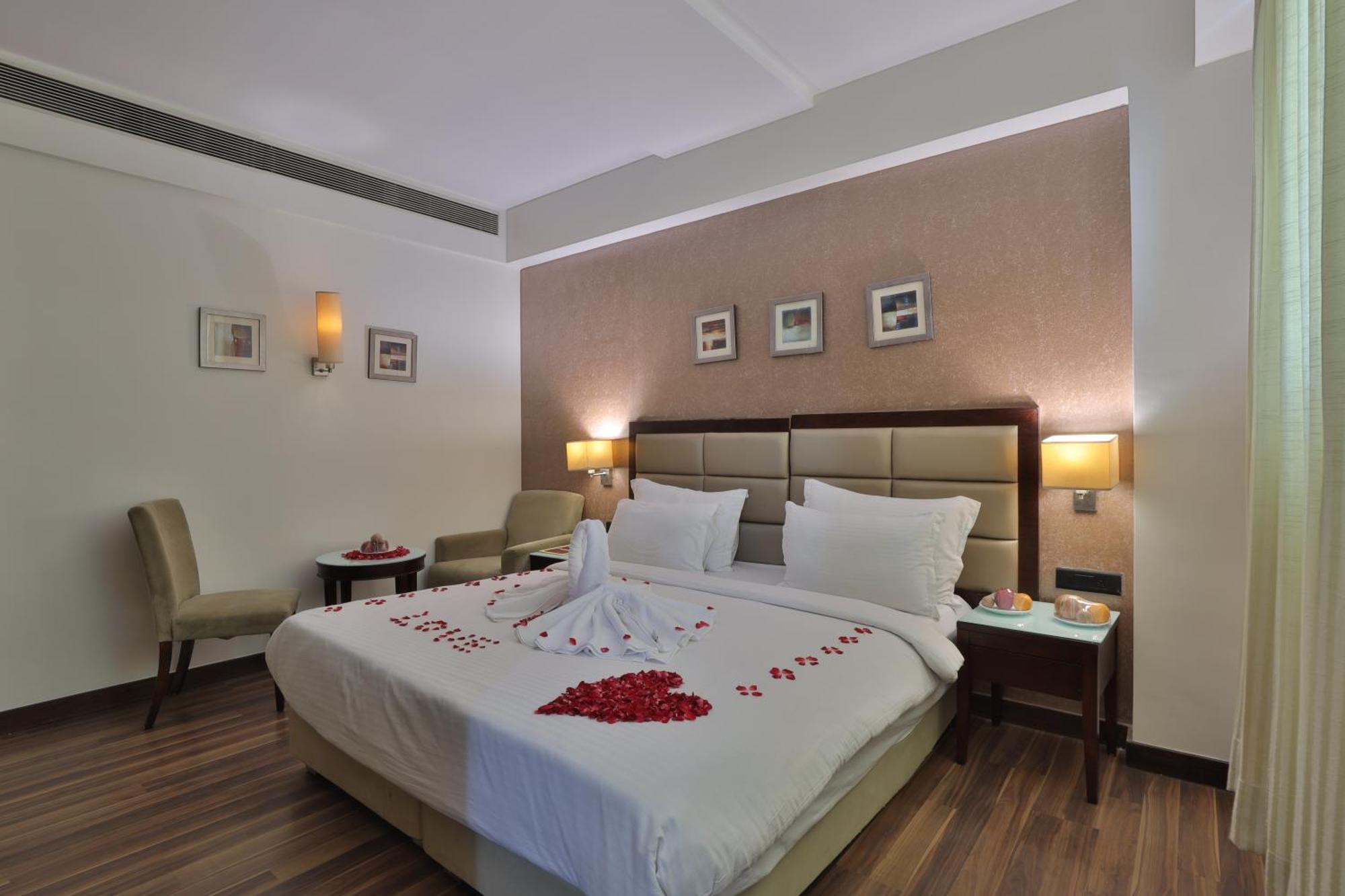 Krios Hotel - Near Sg Highway, Ahmedabad Ngoại thất bức ảnh