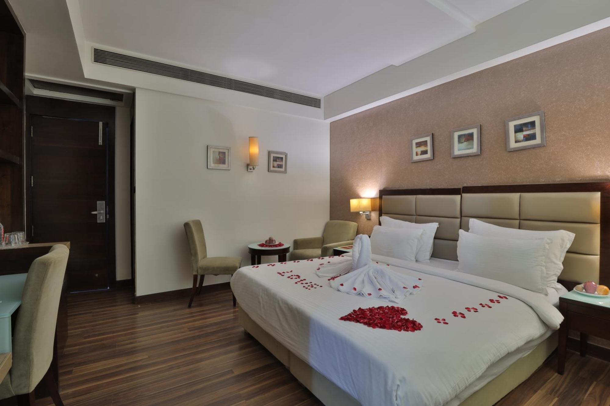 Krios Hotel - Near Sg Highway, Ahmedabad Ngoại thất bức ảnh