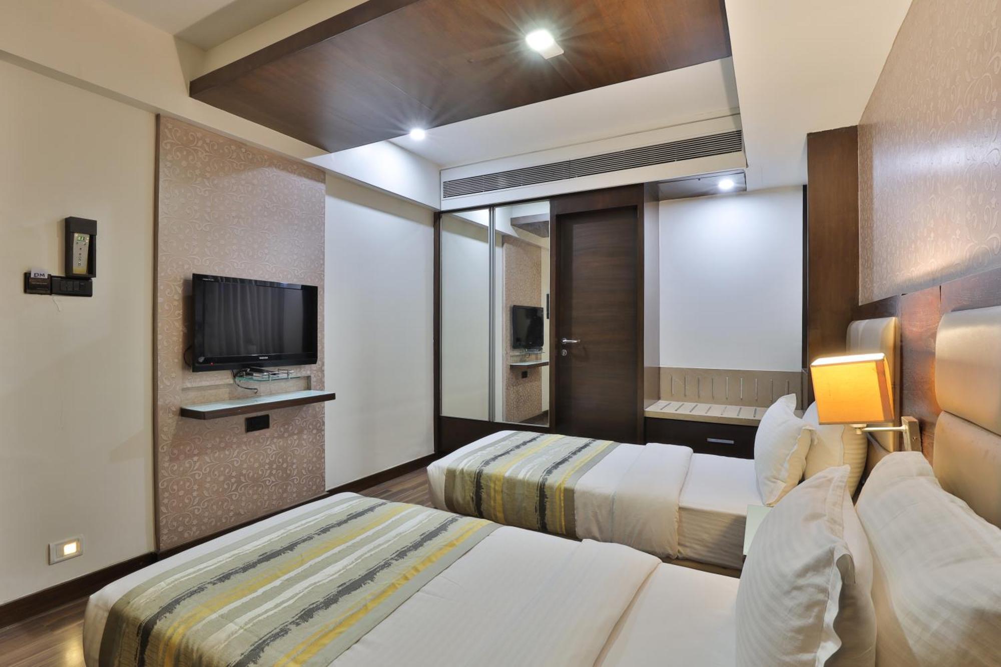 Krios Hotel - Near Sg Highway, Ahmedabad Ngoại thất bức ảnh