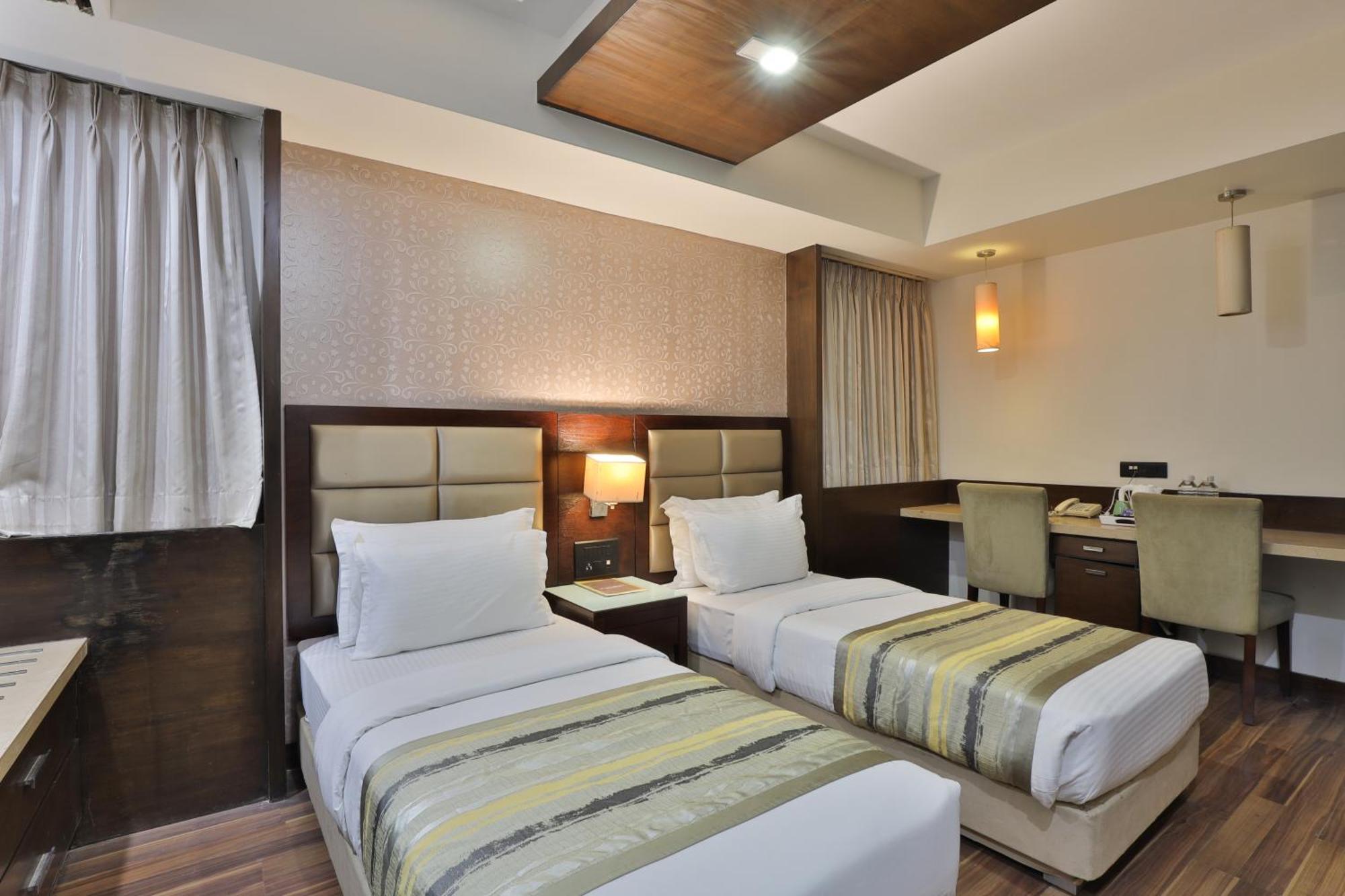 Krios Hotel - Near Sg Highway, Ahmedabad Ngoại thất bức ảnh
